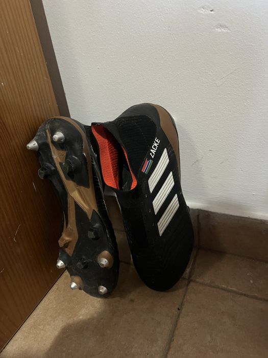 Chuteira adidas