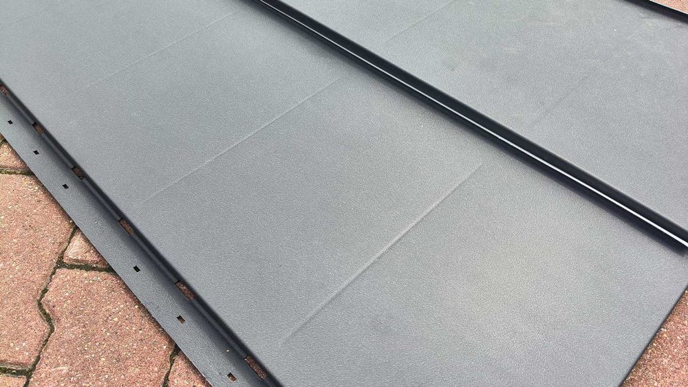 Blachodachówka płaska grafitowa od ręki Blachtex Klęczany