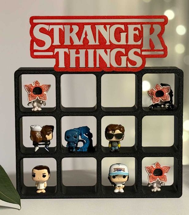 Stranger Things – 2 półki na figurki z Kinder Joy