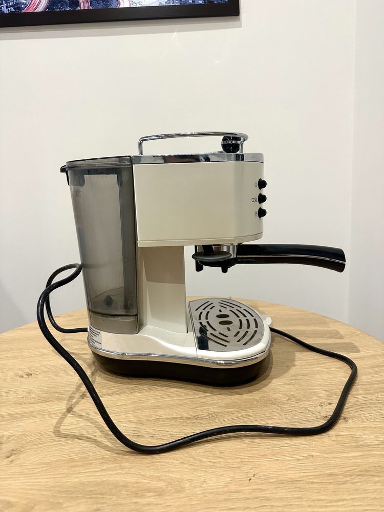 Кавоварка Delonghi eco 311 w