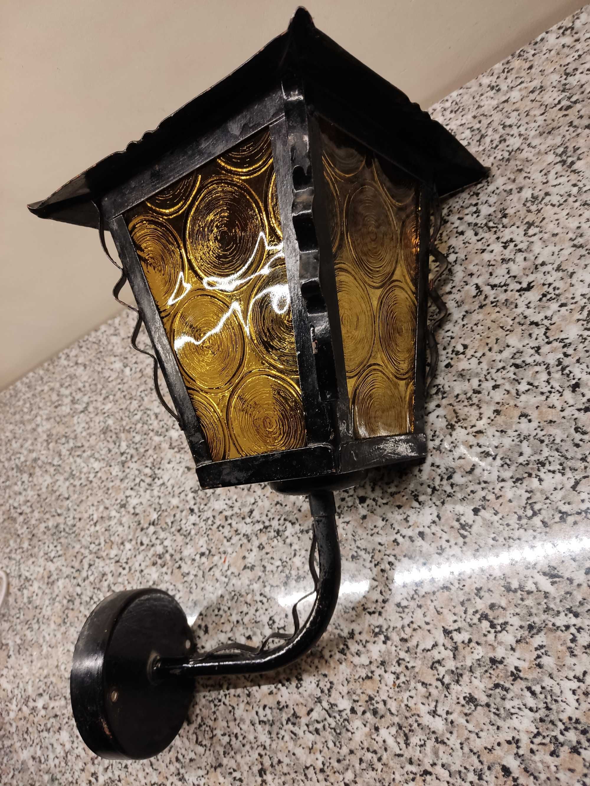 Stara retro lampa ścienna, kinkiet, na ganek, kamienice.