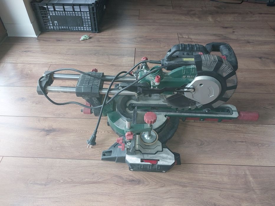 Pilarka ukosowa PARKSIDE PZKS 2000 B2