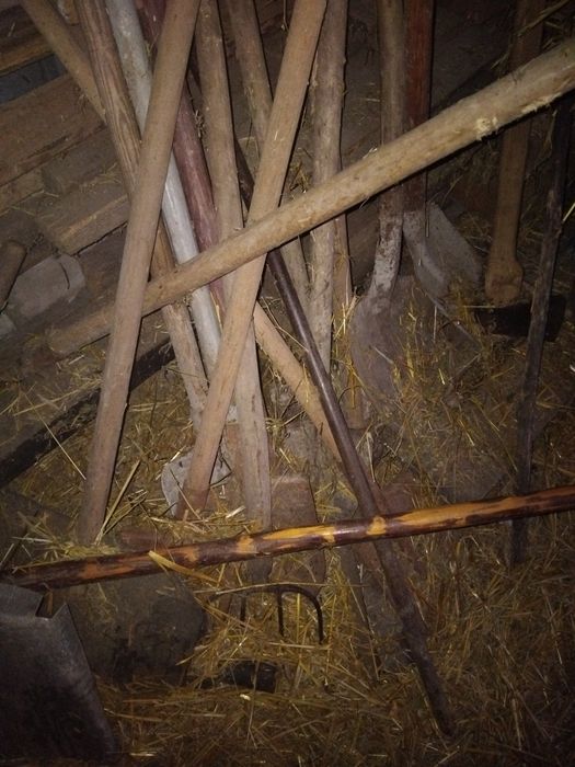 Продам лопати, різний інвентар
