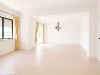 T4 Exclusivo no centro de Carnaxide - Suíte com Closet e 3 Marquises