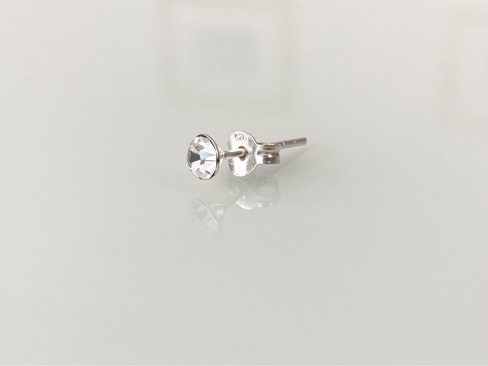 Серебряная серьга гвоздик серёжка с камнем Swarovski одиночный пусет