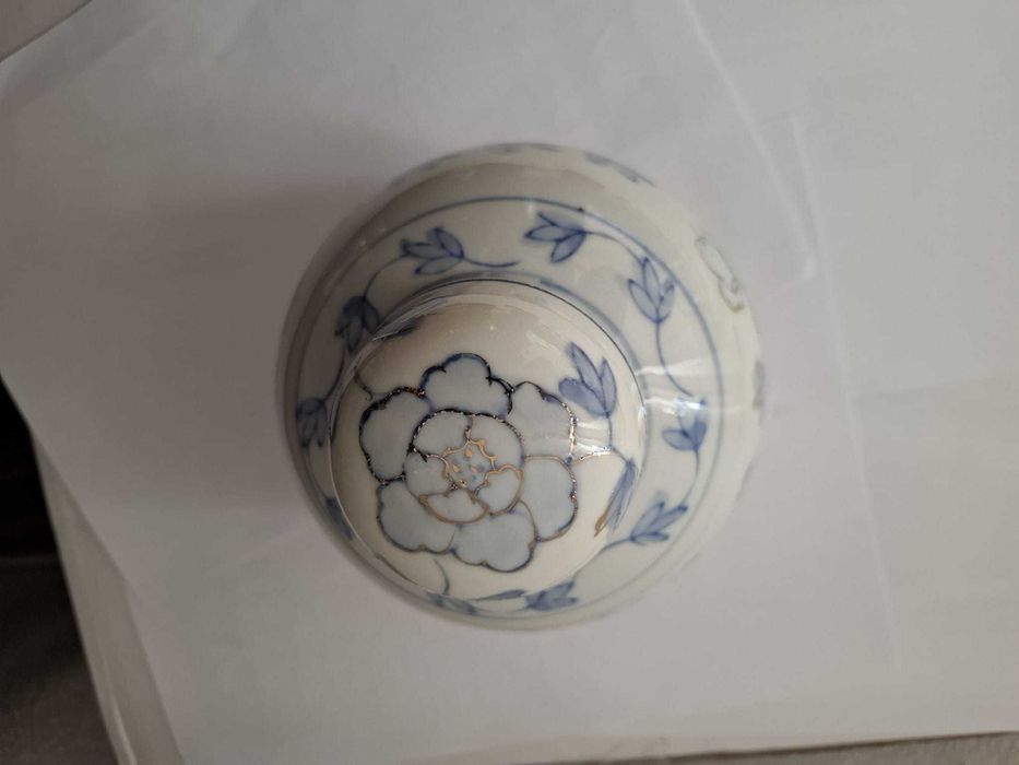 Pote de gengibre azul e branco em porcelana oriental