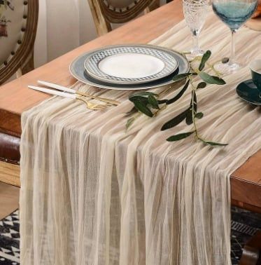 Bieżnik beżowy na stół