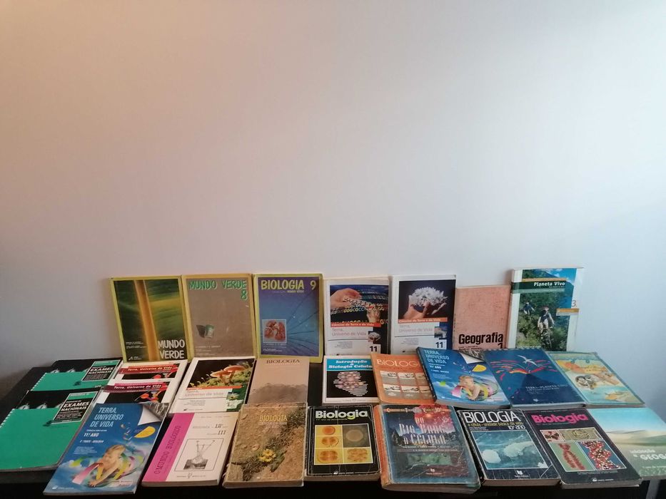 Livros antigos mas em bom estado a 0,50 cêntimos!