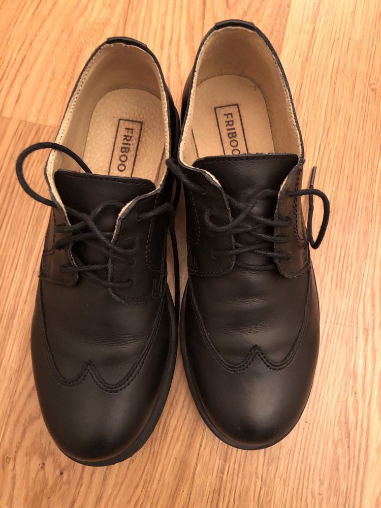 Pantofle chłopięce buty oksfordki r. 33 skórzane czarne Fribo komunia