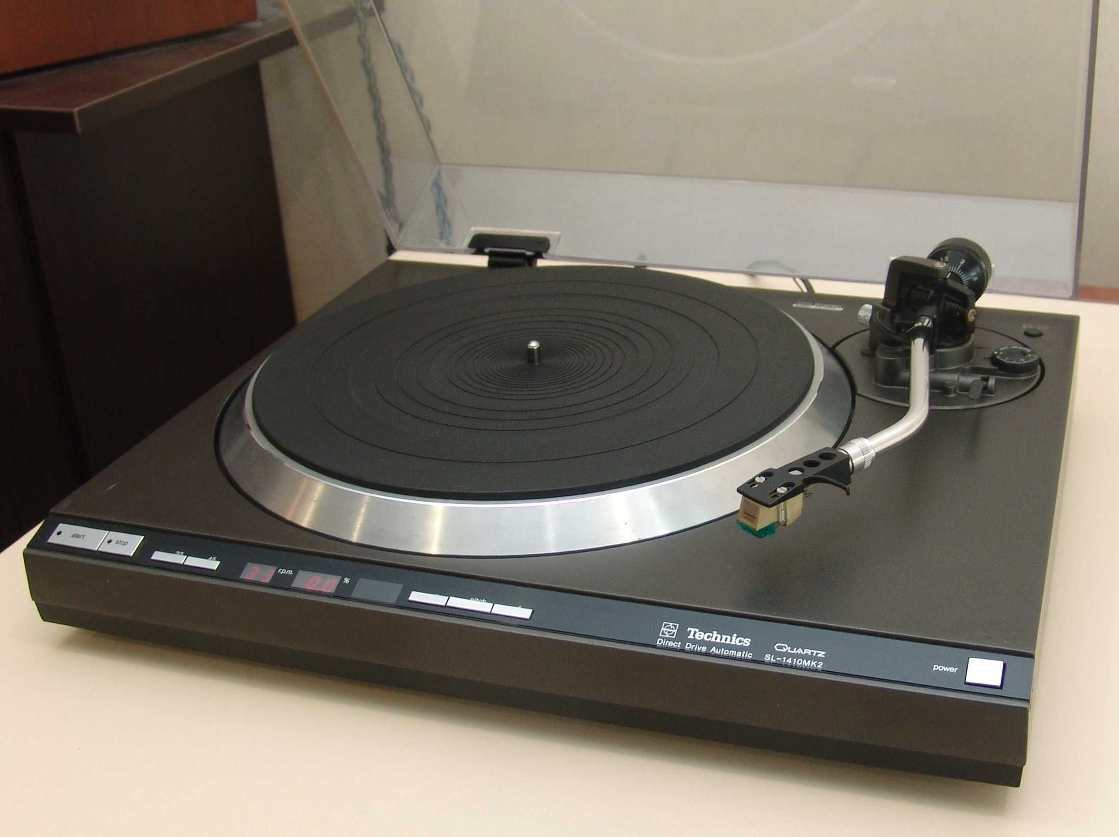 Проигрыватель пластинок Technics SL-1410MK2. Прямой привод. Кварц.