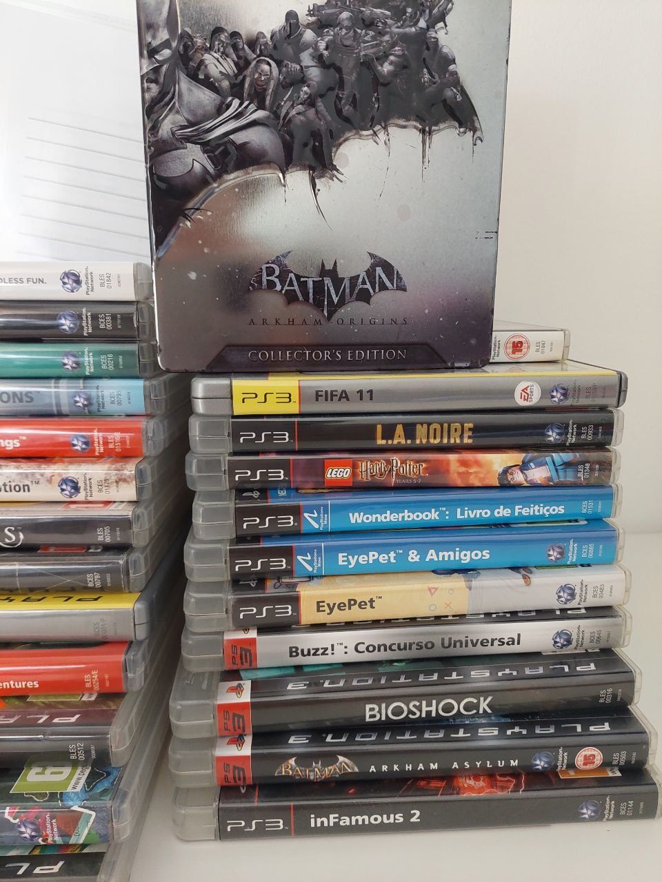 Vendo ps3 com comando e varios jogos