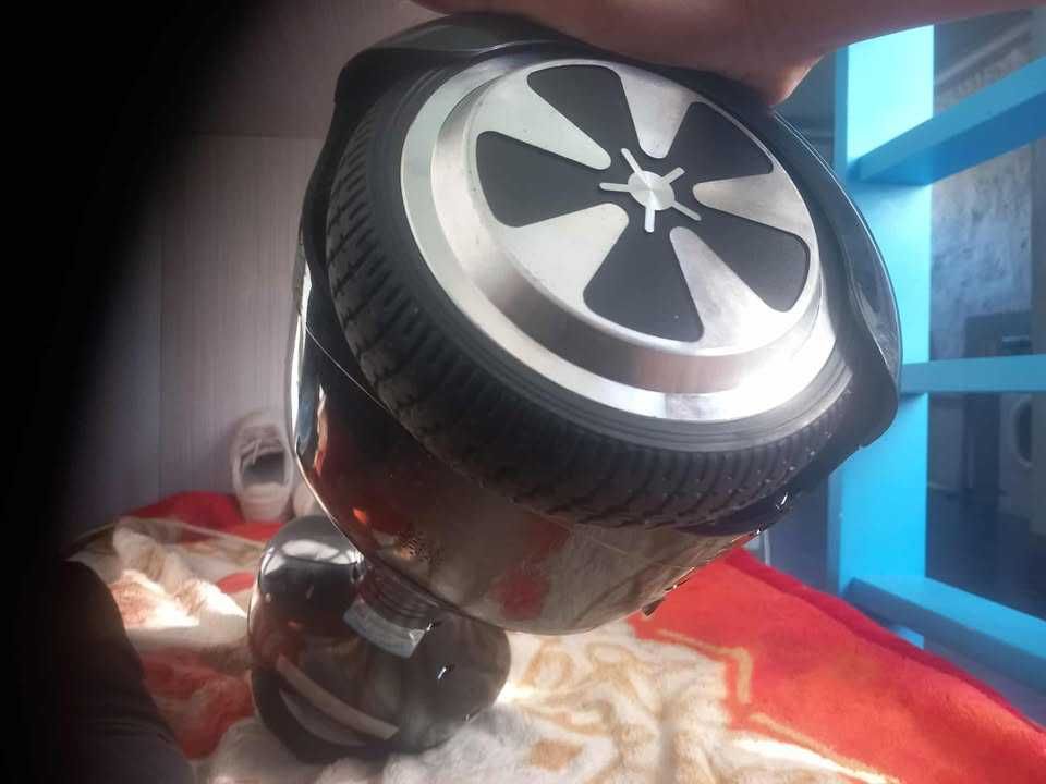 vendo um Hoverboards Elétrico a focionar so nau tenho o carregador.