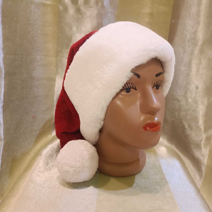 Новогодние шапки Деда Мороза