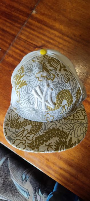 Продам 2 кепкі в хорошому стані