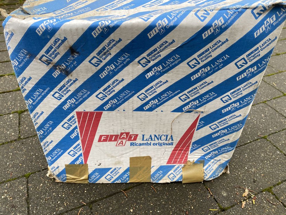 Lancia Delta 1500 lampa prawy przód H4