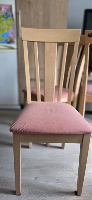 Кухонний стіл та стільці