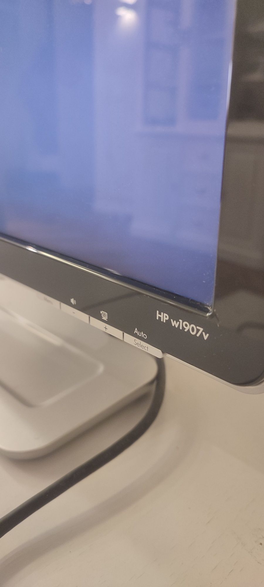 Monitor HP w1907v,