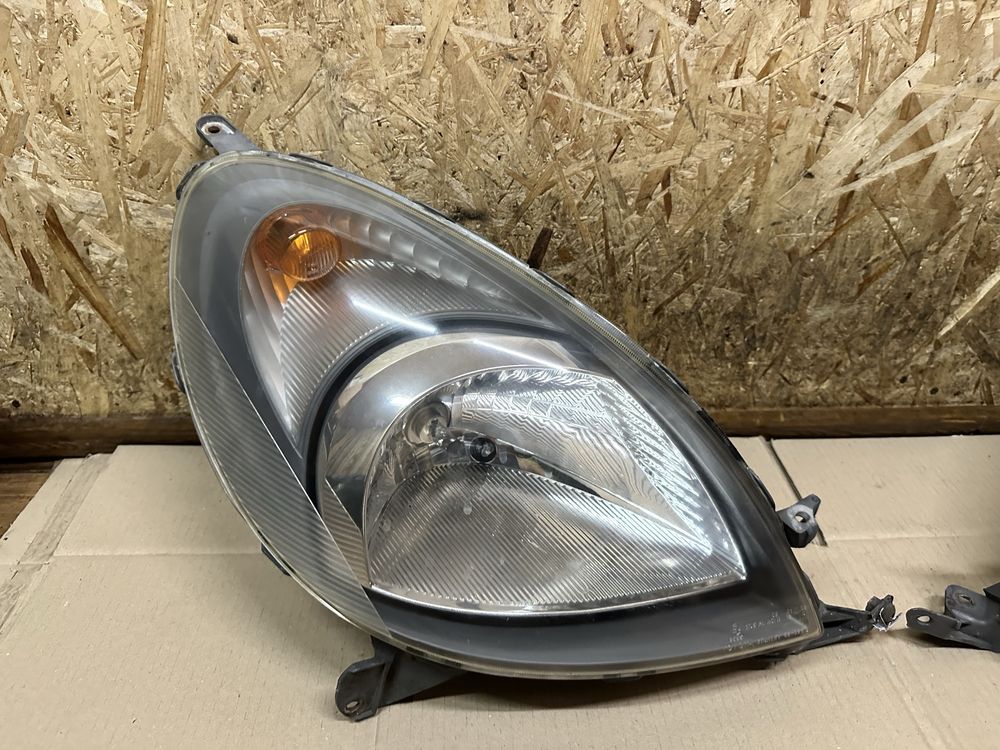 Передні фари Тойота Яріс Версо Toyota Yaris Verso 1999-2003
