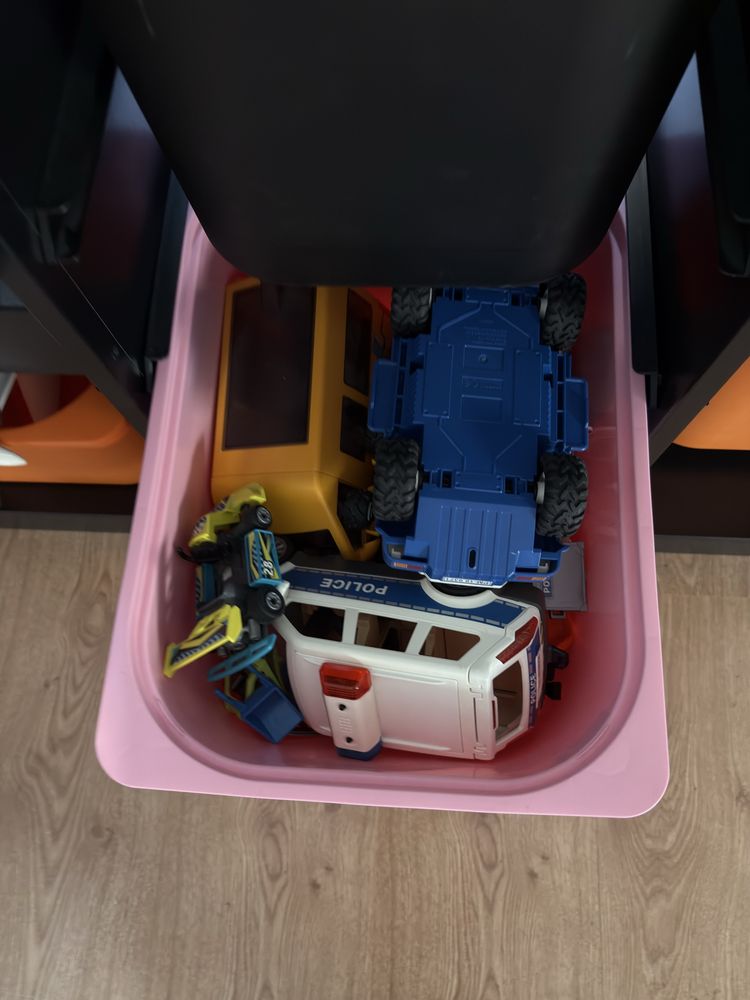 Vendo movel cheio de playmobil