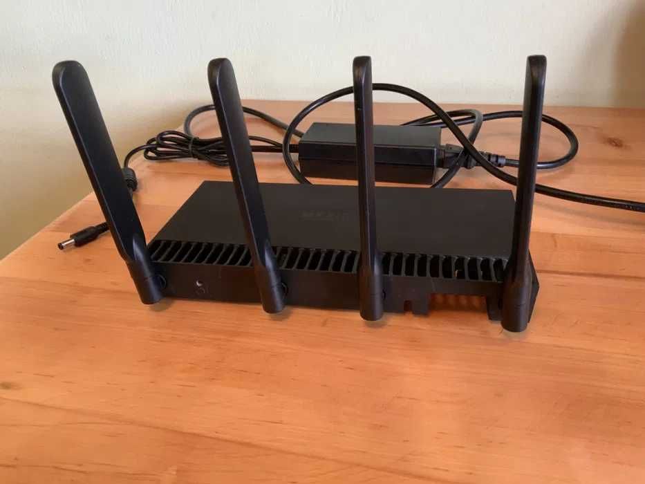 Роутер MikroTik RB4011iGS+5HacQ2HnD-IN Wi-Fi 2.4 и 5 ГГц AC 2000 мВт