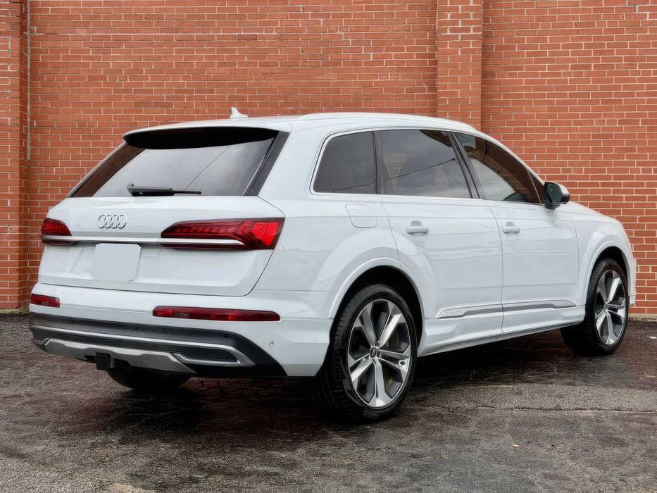 Audi Q7      2020