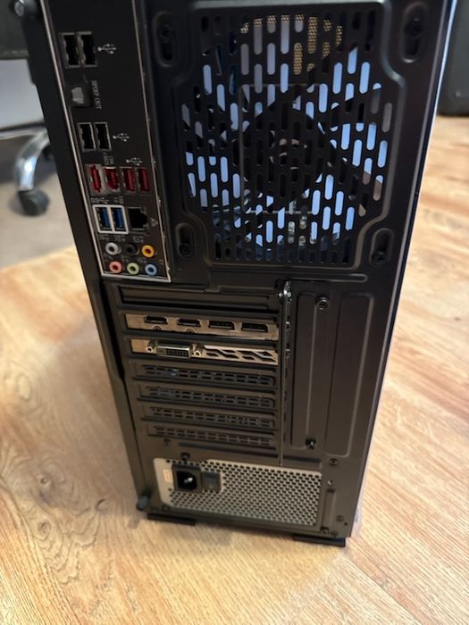 Komputer + monitor