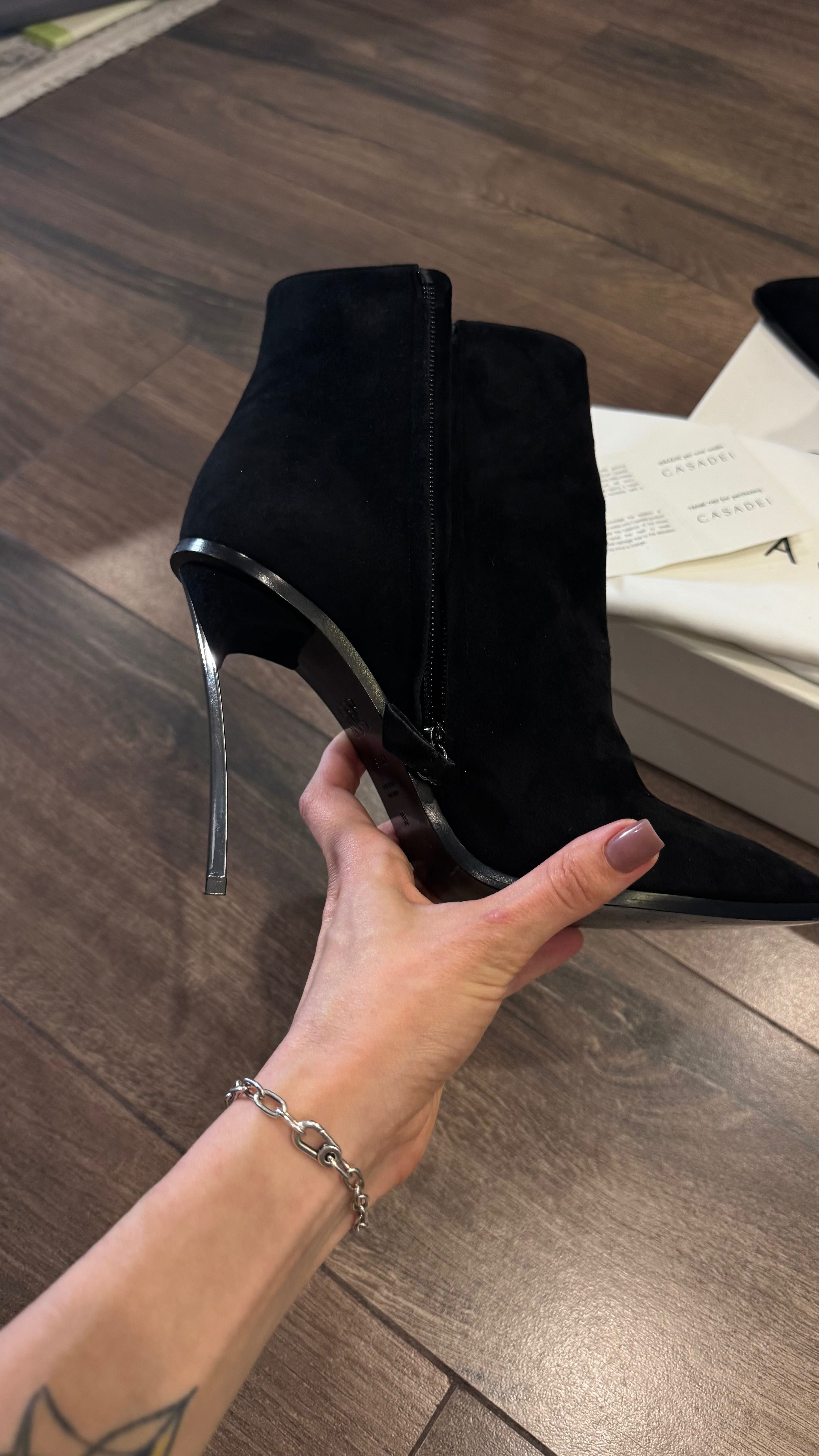Замшеві ботильйони Casadei
