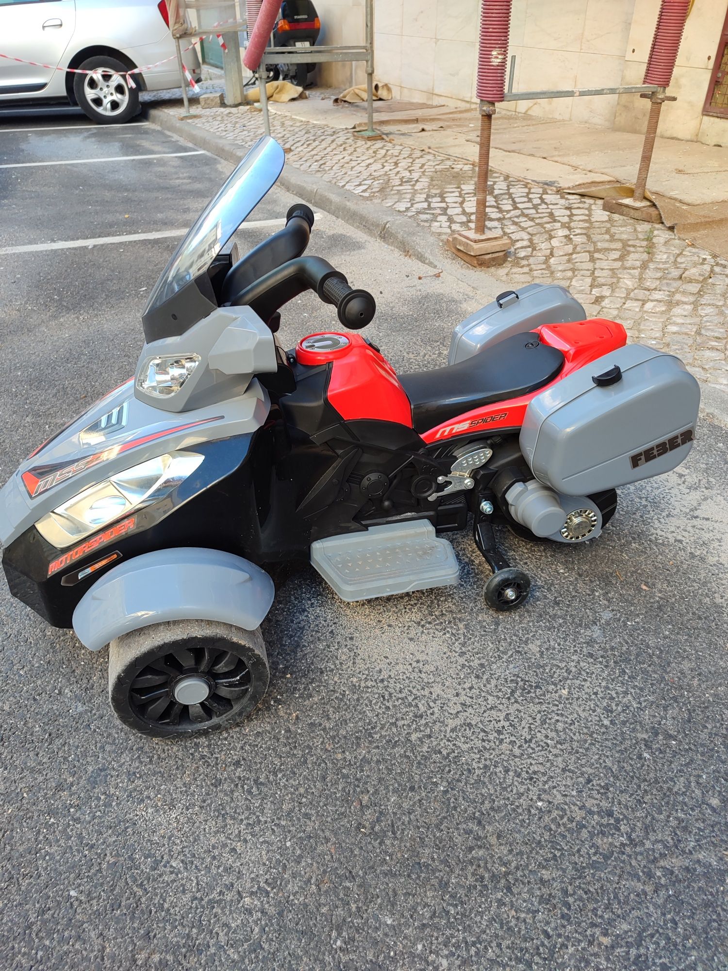 Vendo Mota a Bateria de criança