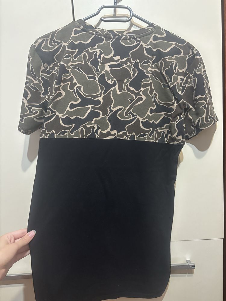 Młodzieżowy t-shirt z nadrukiem moro, 100% bawełna
