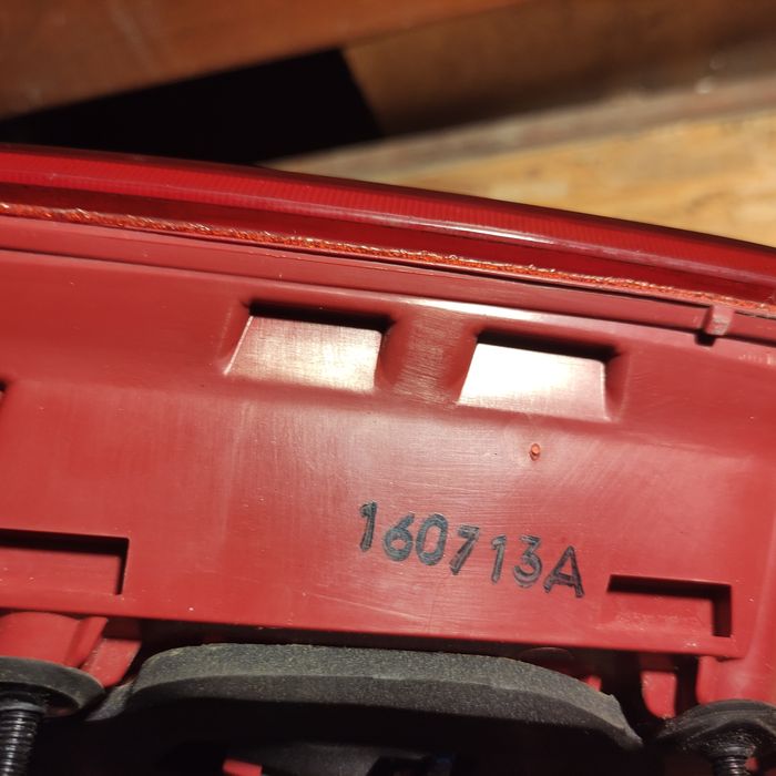 KIA NIRO lampa tylnia w klapę PRAWA 16r