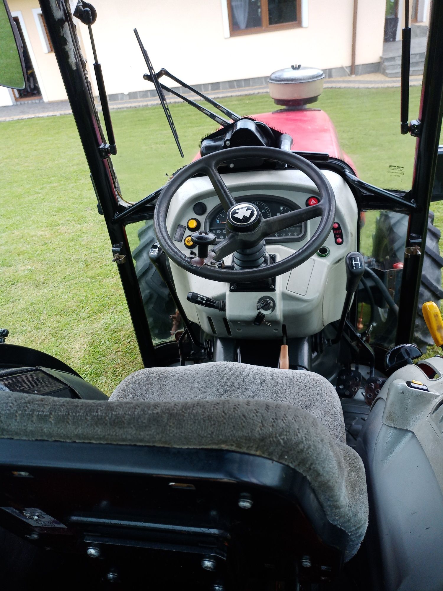 Massey Ferguson MF 3340 s 4x4  silnik 4perkins rocznik 2005