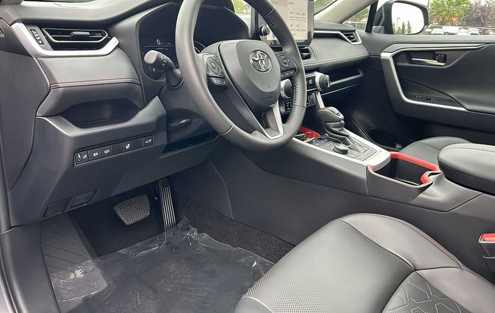 Toyota RAV4      2024