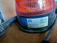 Pirilampo rotativo para tractores e máquinas