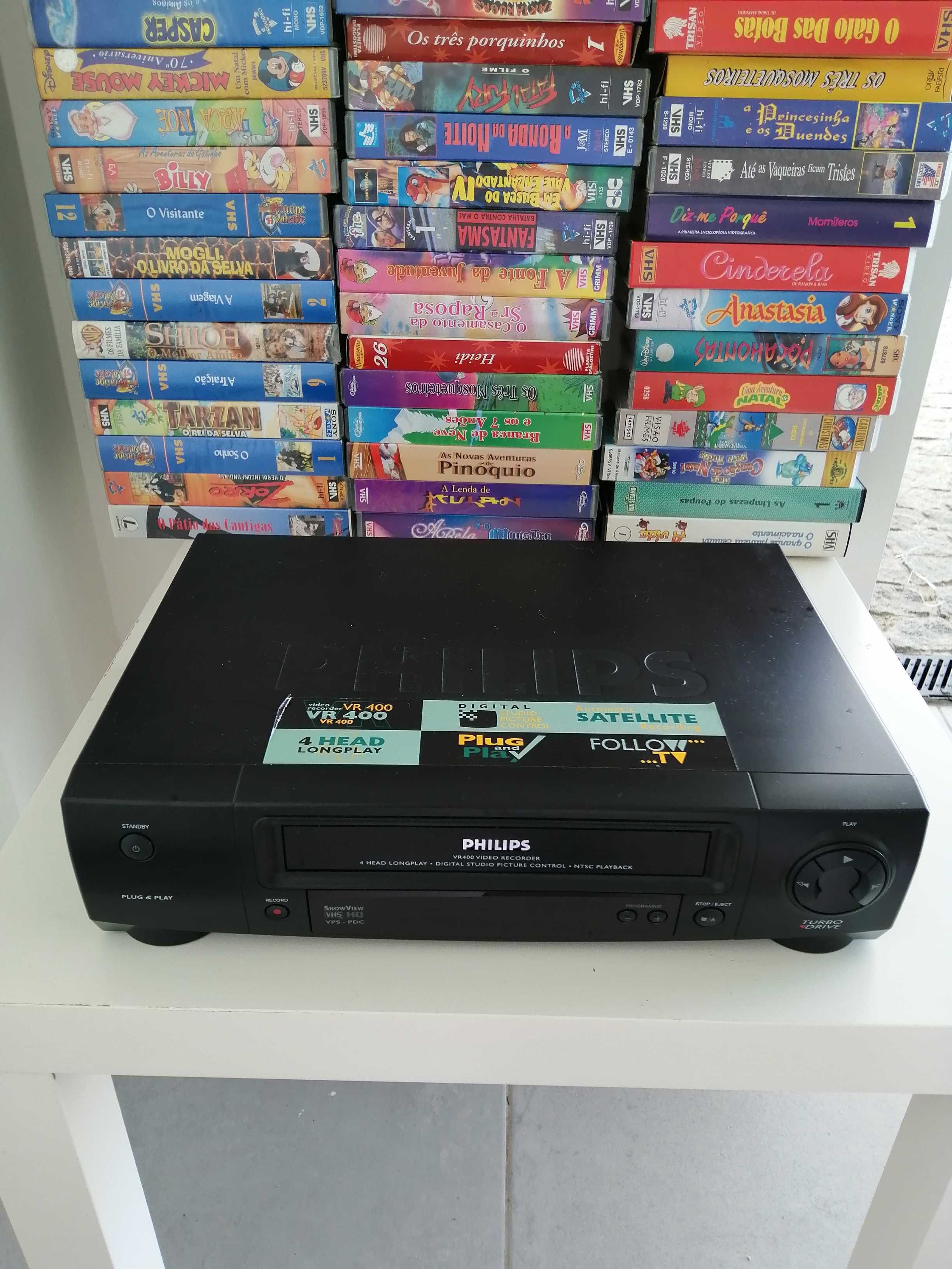Leitor VHS + coleção de filmes