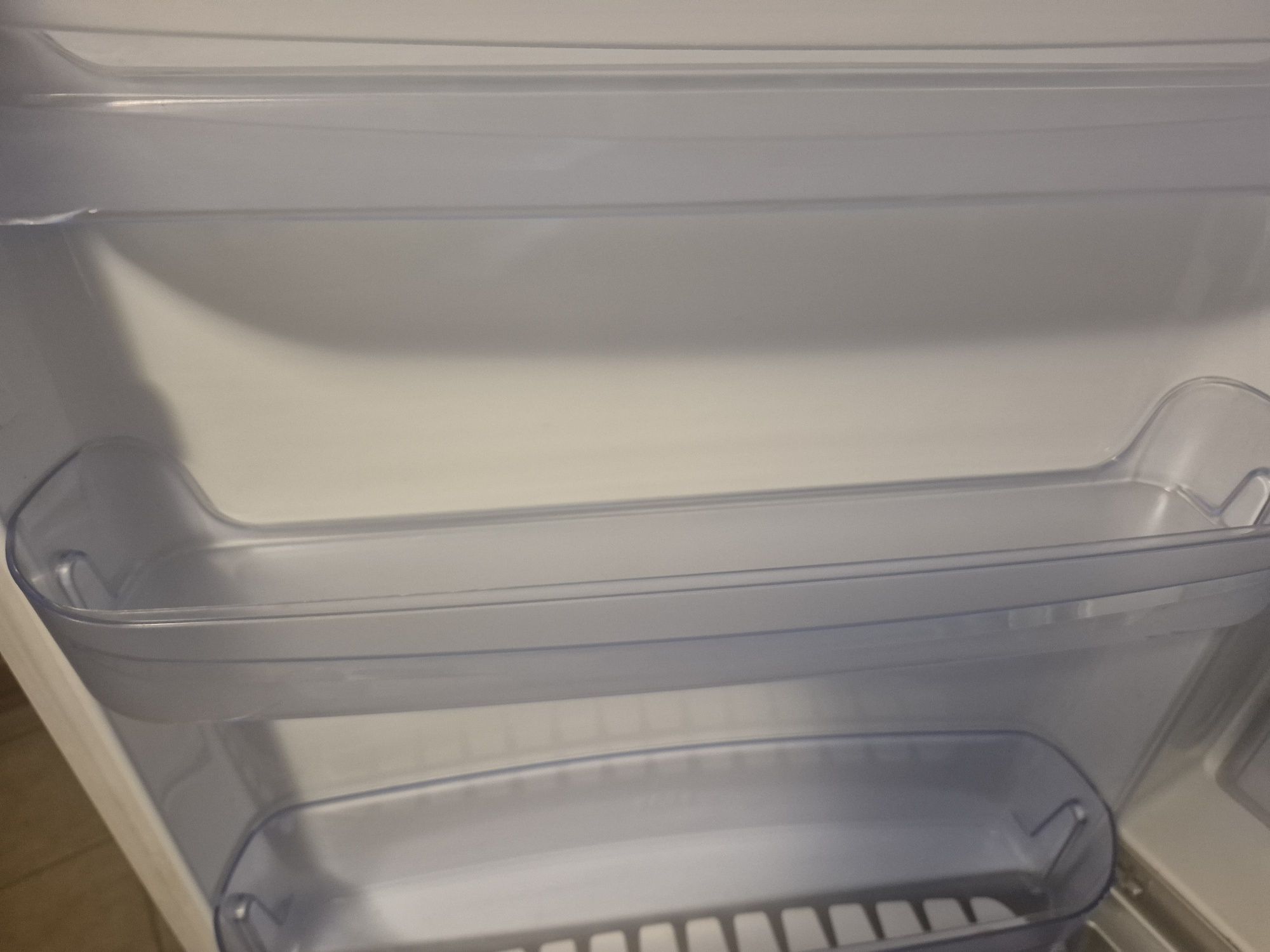 Balkoniki półki lodówka indesit