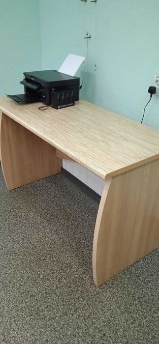 Стіл столовий габаритний