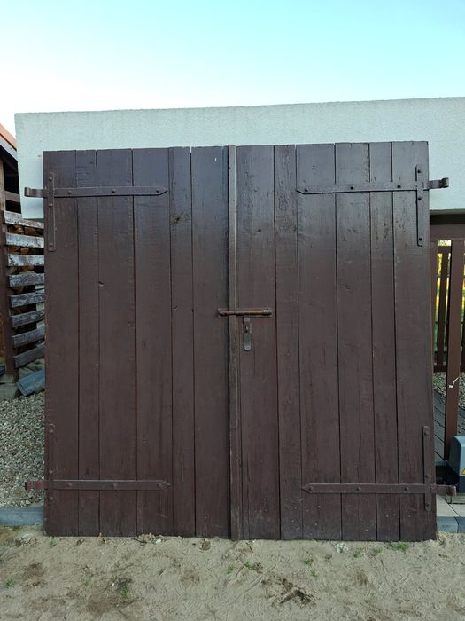 Wrota drewniane /brama garażowa w bardzo dobrym stanie