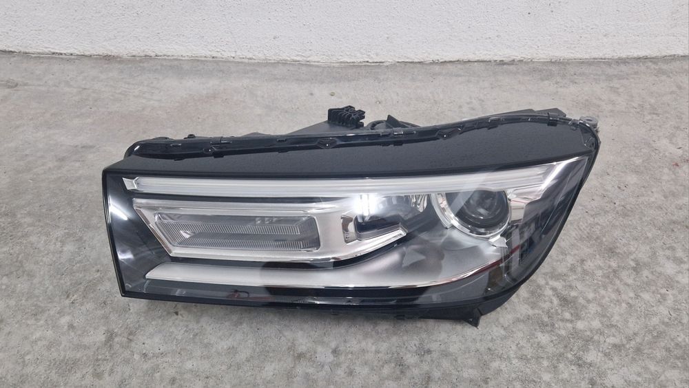 Farol Bi-Xenon Esquerdo Audi Q5 FY
