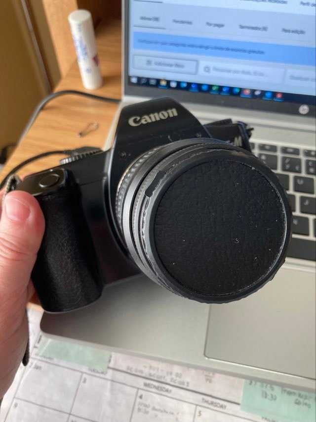 Canon EF-M com objetiva 35-80