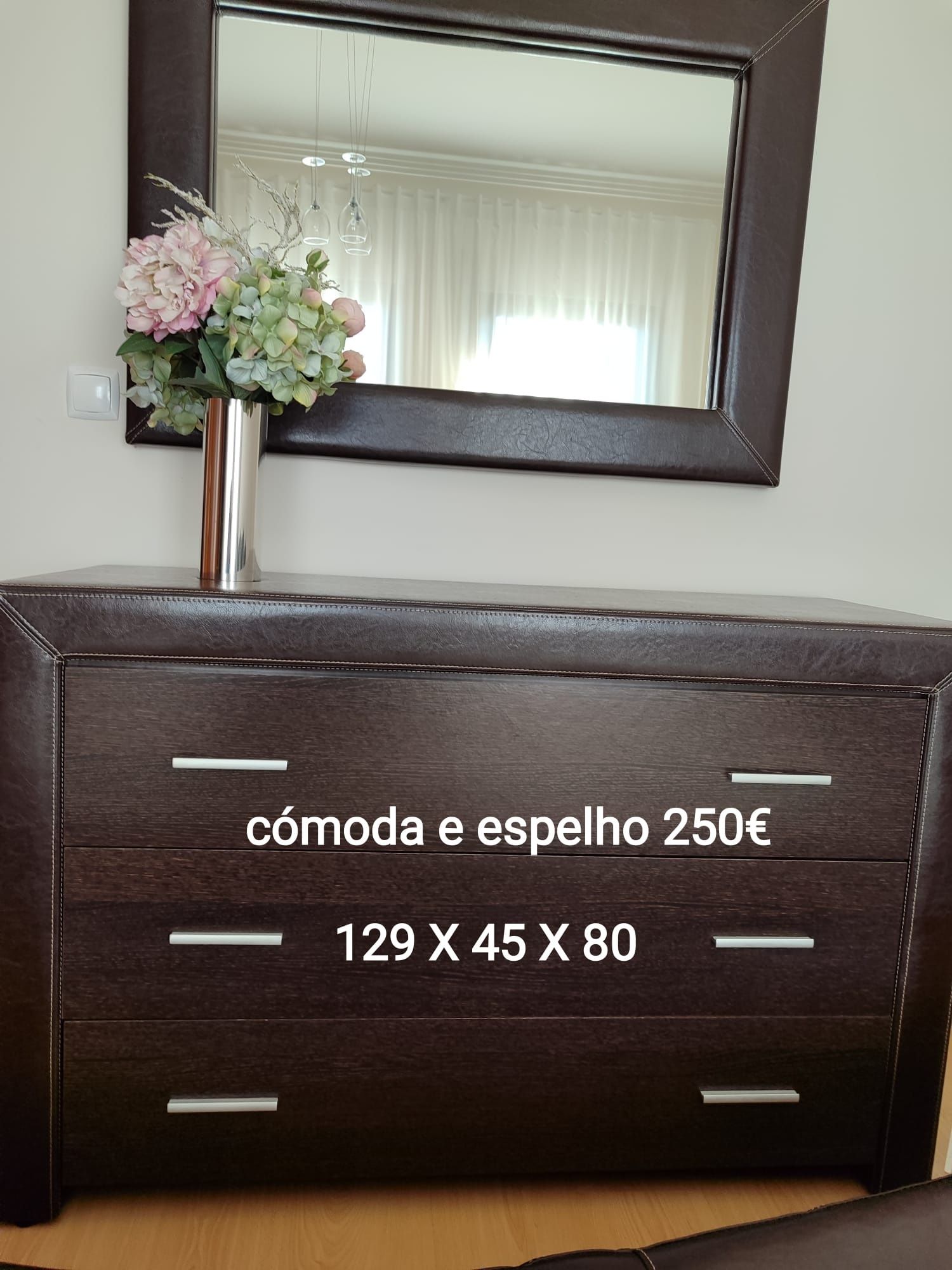 Conjunto de cómoda e espelho