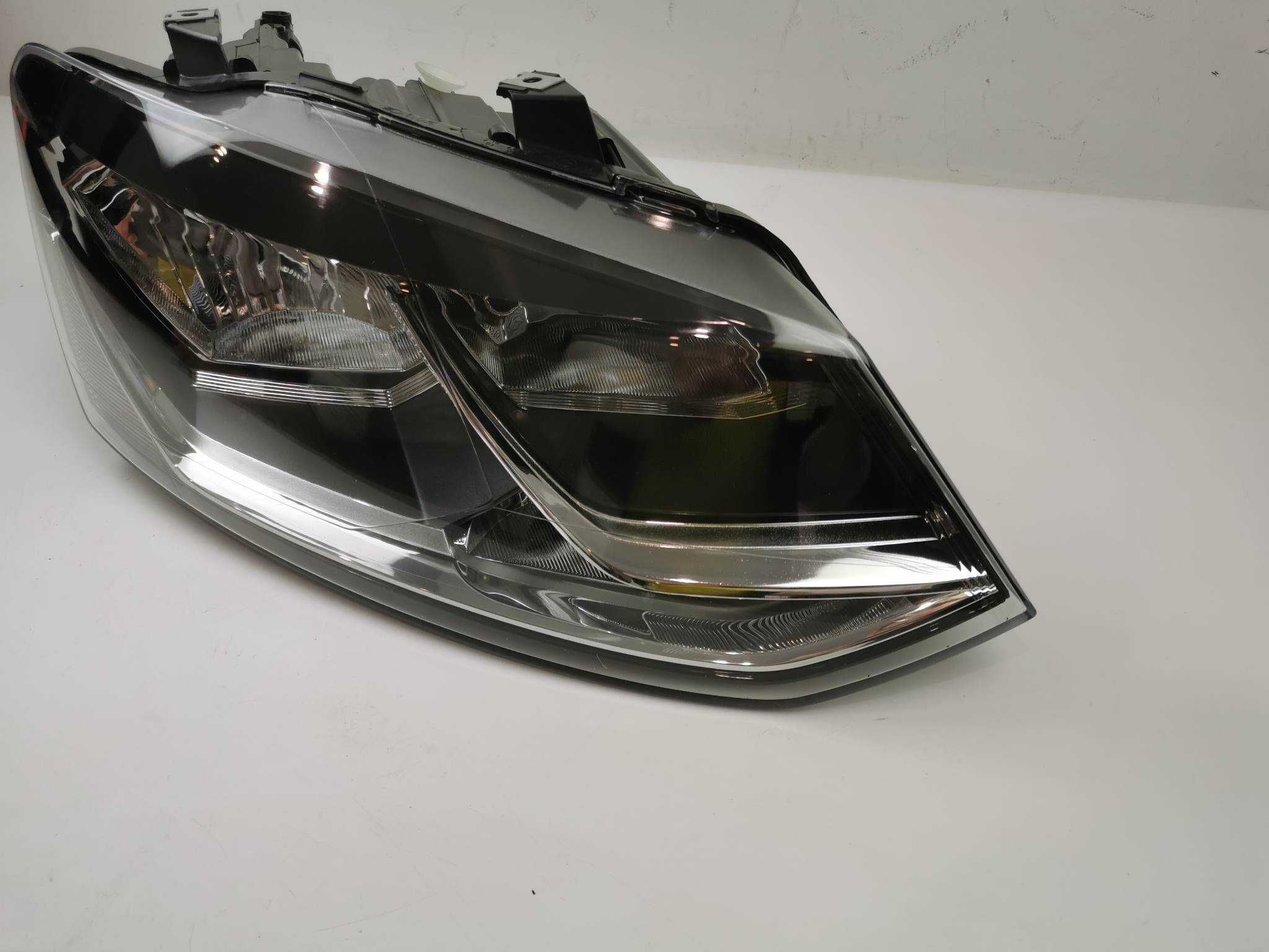 TYC  Lampa Prawa VW Polo V 5