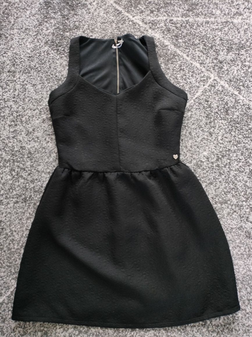 Czarna, rozkloszowana sukienka