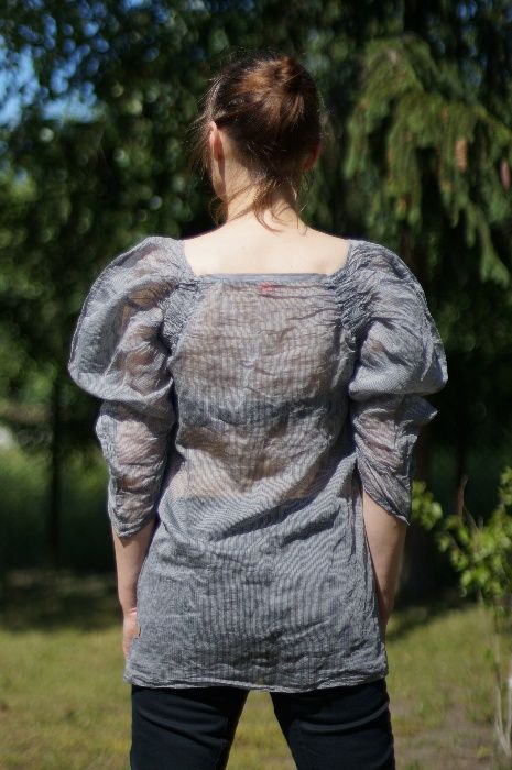 bluzka Hugo Boss przeźroczysta w paski  rękaw 3/4 jedwabna rozmiar 34