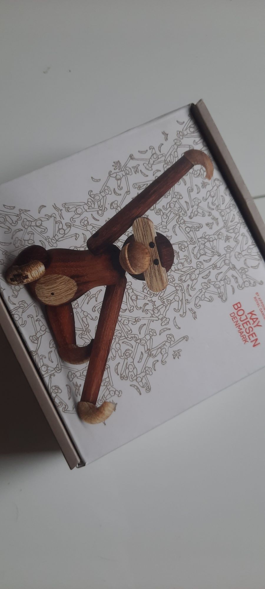 Stylowa małpka z drewna
