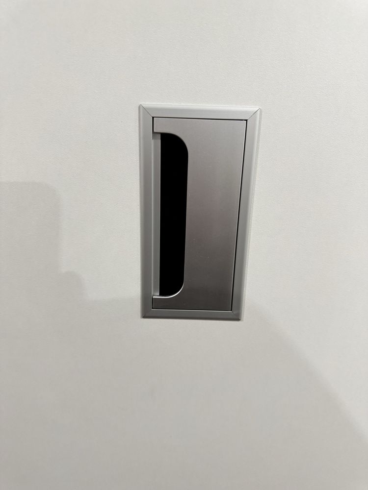 Blat biały biurko 180x90cm 18mm nowy z otworem aluminiowym na kable