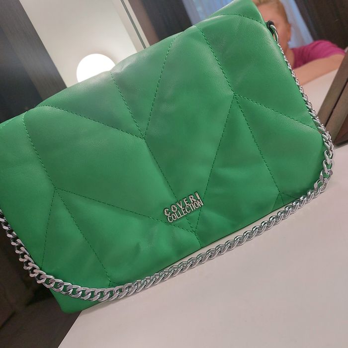 Женская сумочка на цепочке