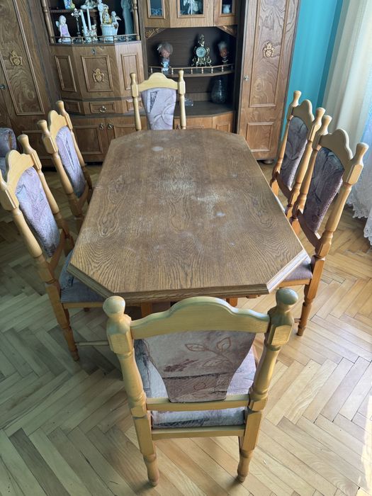 Stolik rozokladany +6 krzeeseł i sofa