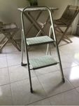 Escadote dobravel com 2 degraus