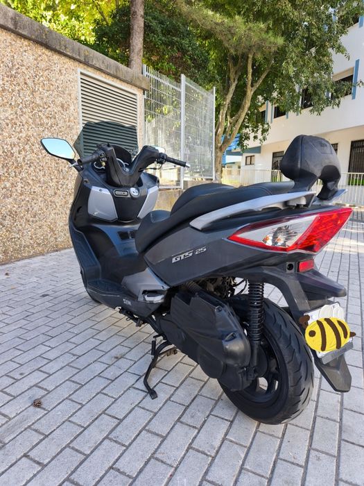Scooter Sym GTS 125