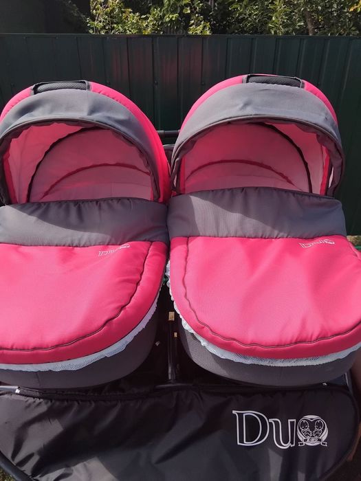 Коляска для двійні.